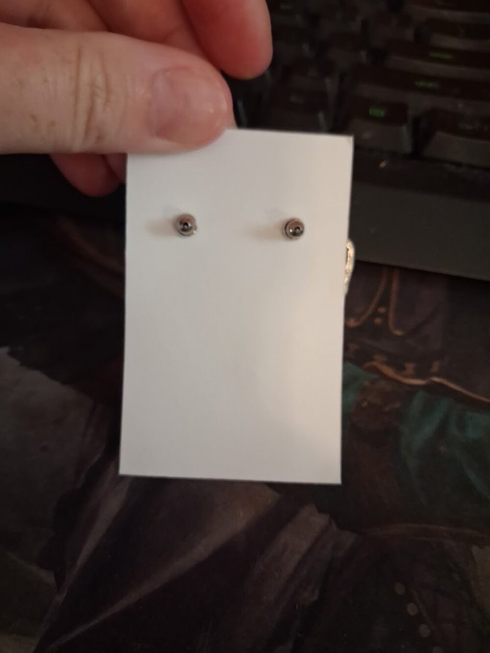 JJ Seashell stud earrings - Picture 2 of 3